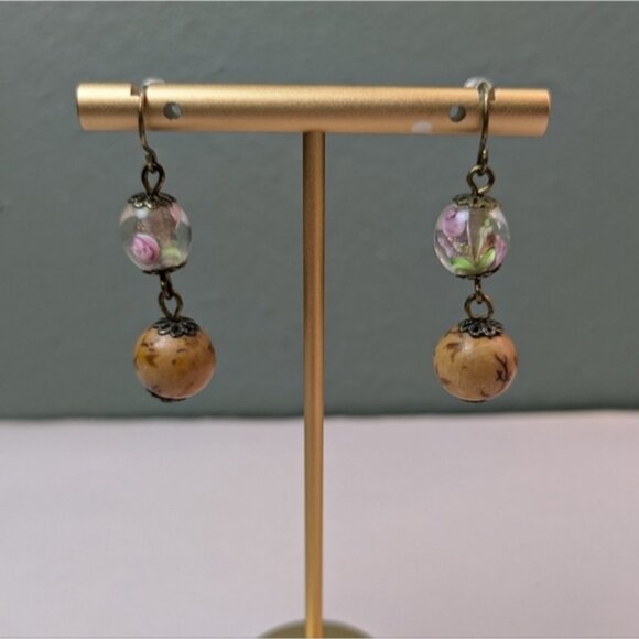 Vintage glass rose and wooded Earrings - Picture 2 of 4